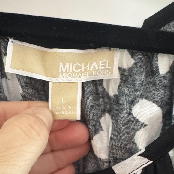 Michael Kors Women's Black and White Flower Petal Print Top - Picture 3 of 5